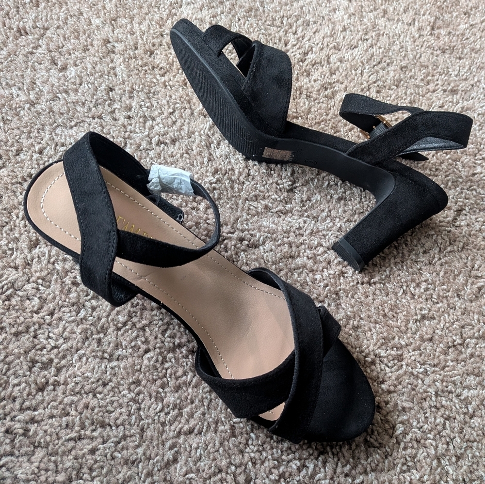 Dream Pairs Chunky Ankle Strap Sandal Heels Size 9 NWT